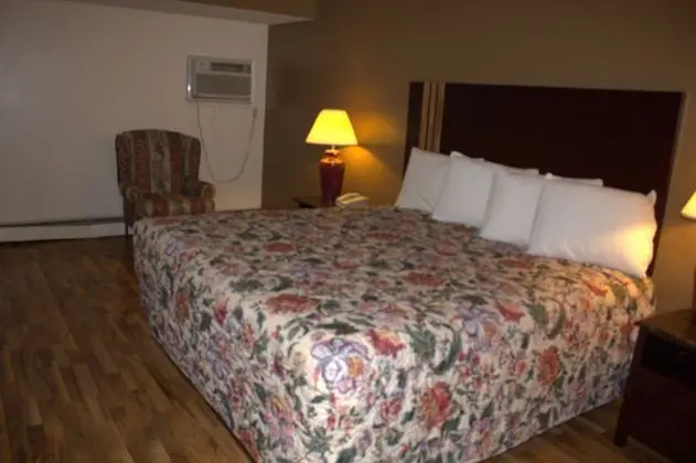 Rodeway Inn & Suites