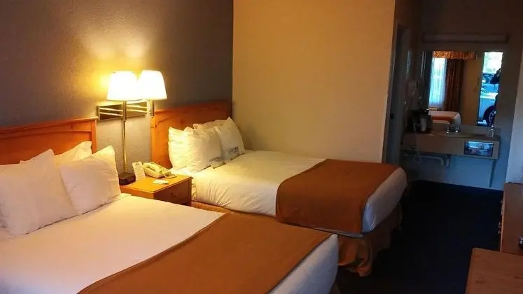 Rodeway Inn & Suites Mackinaw City - Bridgeview