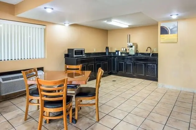 Rodeway Inn & Suites - Yerinde Yemek