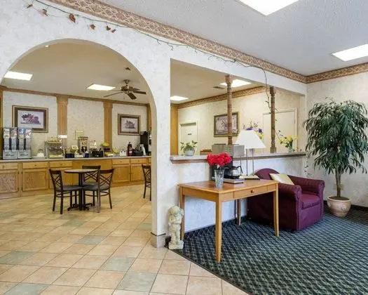 Rodeway Inn & Suites