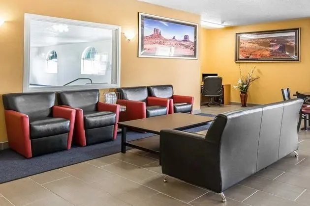 Rodeway Inn & Suites - Lobi