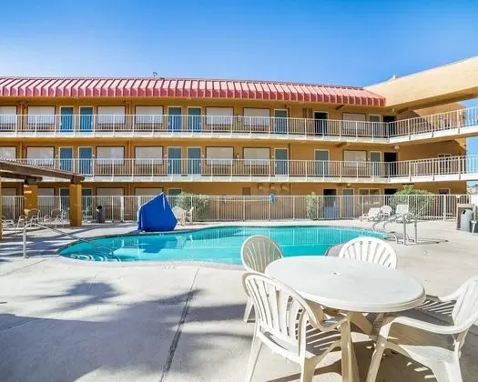 Rodeway Inn & Suites Northside - Havuz