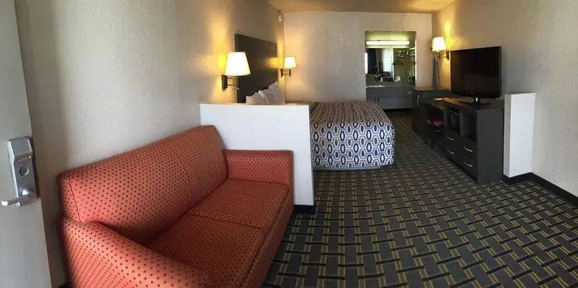 Rodeway Inn & Suites Oklahoma City I-40