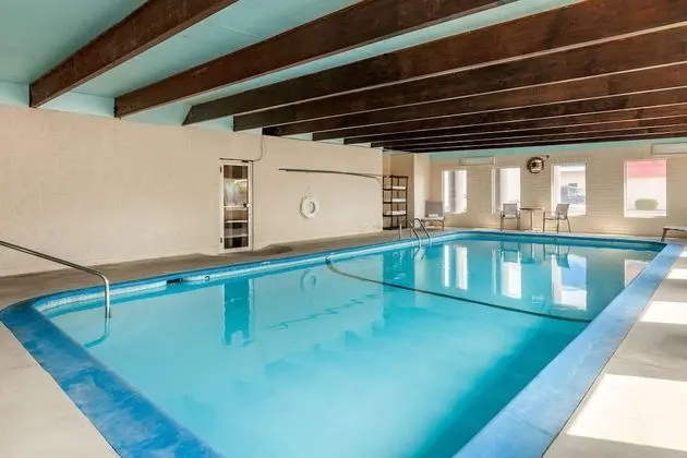 Rodeway Inn & Suites - Havuz