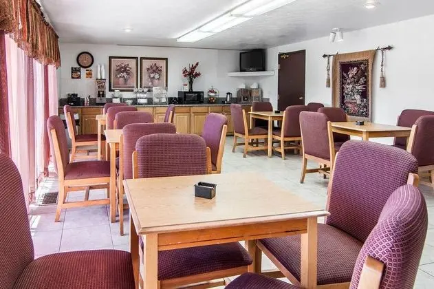 Rodeway Inn & Suites