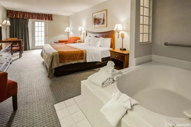 Rodeway Inn & Suites On The River