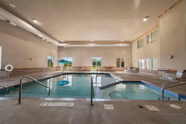 Rodeway Inn & Suites - Havuz