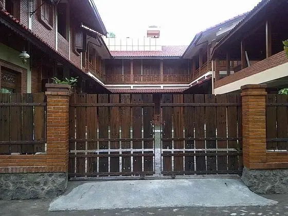 Roemah Balewaringin