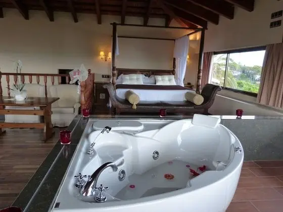 Hotel Roger de Flor Seleqtta - Oda
