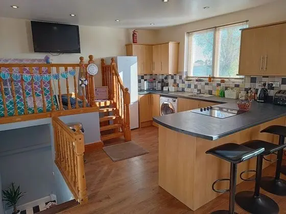 Roman Bank Flat With Spa Bath and Mermaids Teepee