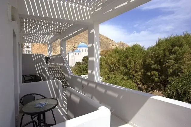 Romani Studios Perissa