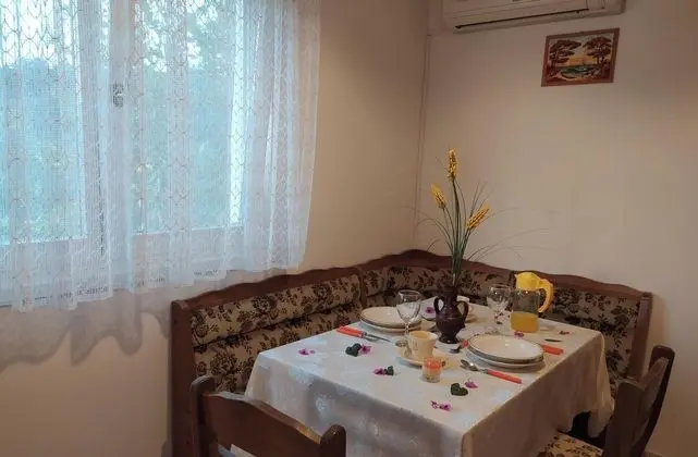 Romantic Apartment With Sea View Vinisce, Dalmatia - Yerinde Yemek
