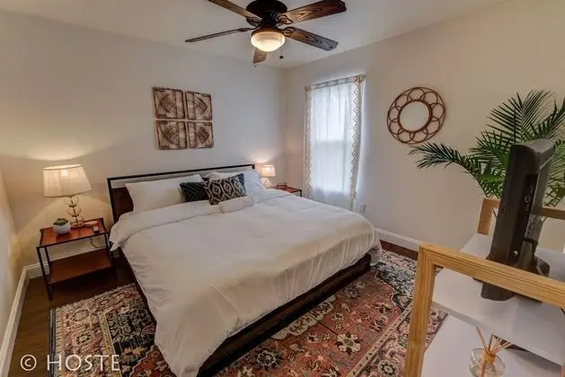 Romantic Getaway King Bed 1min to Restaurants! - Oda