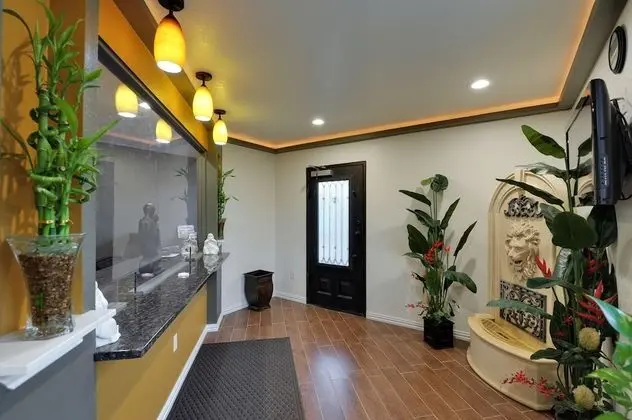 Romantic Inn & Suites - Lobi