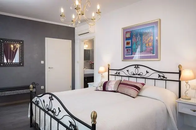 Romantic Luxury Rooms