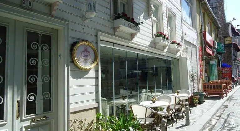 Romantic Mansion - Genel