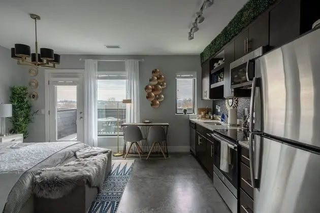 Romantic Studio Getaway with Rooftop Deck - Oda Düzeni