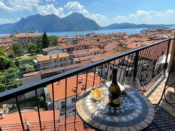 Romantica Suite Modern Apartment in Verbania Intra Center With Lake View - Oda
