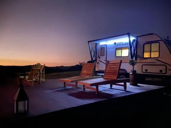 Romântico Trailer com Vista Incrível