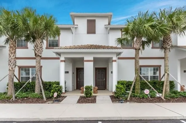 Romeo Circle Villa Storey Lake