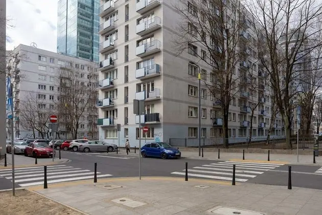 Rondo ONZ Sunny Apartment