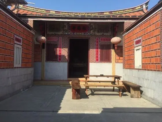 Rong Shu Xia B&B