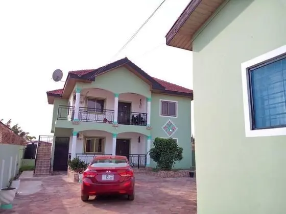 Ronna apartments at Lakeside Estates