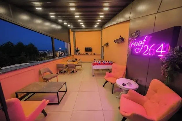 Roof 264 Hotel and Suites - Oda Düzeni