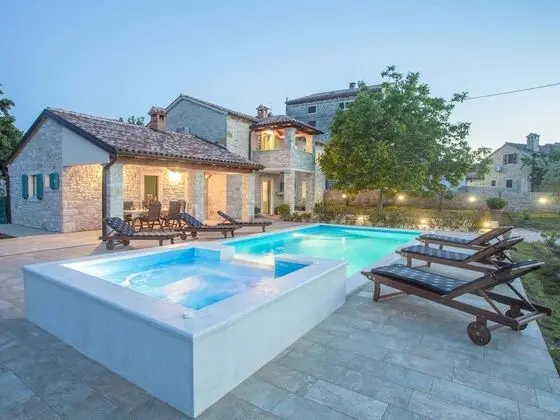 Roofed Villa in Istria With Private Pool and Garden