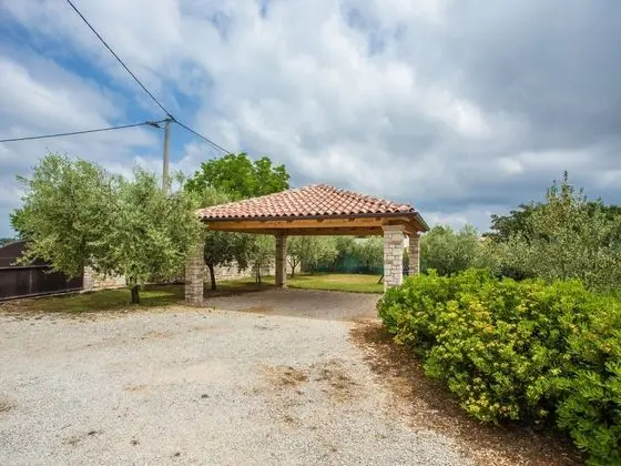 Roofed Villa in Istria With Private Pool and Garden - Dış Mekan