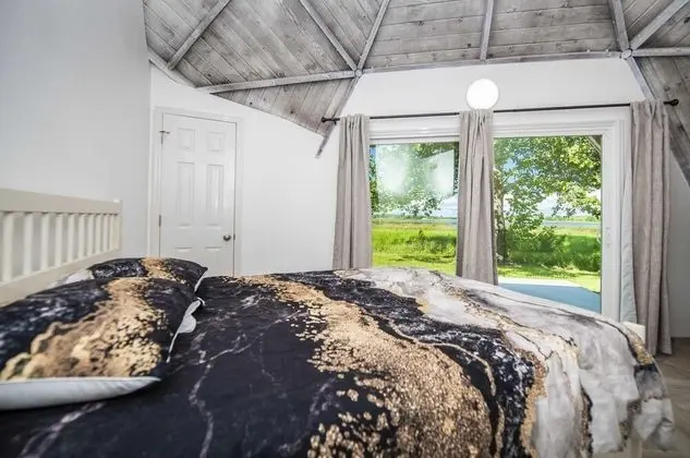 Room 04 - Lake Sumner - Oda