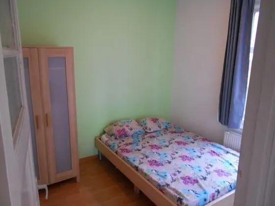 Room in Amsterdam Center No Parties Allowed