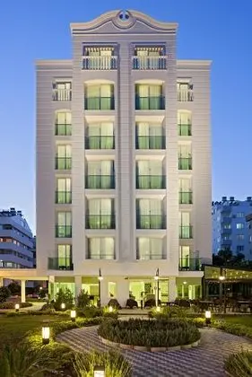 The Room Hotel & Apartments
