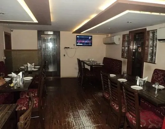 Room Maangta 132 - Vile Parle West - Yerinde Yemek