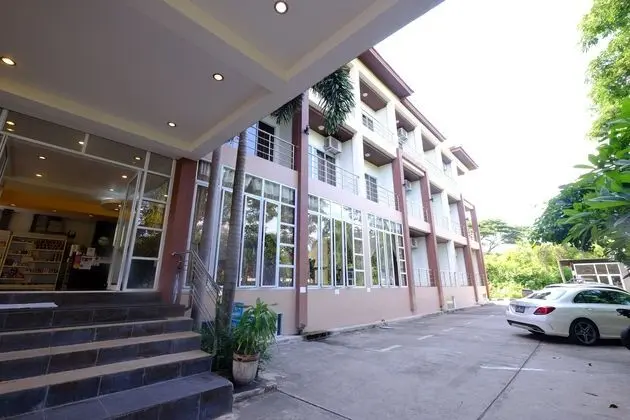 THE ROOM HOTEL