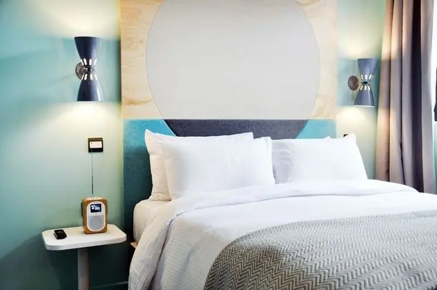 room2 Southampton Hometel - Oda