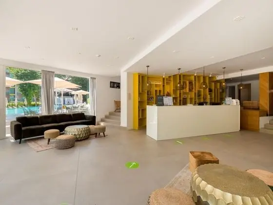 ROOMER HOTEL - Lobi