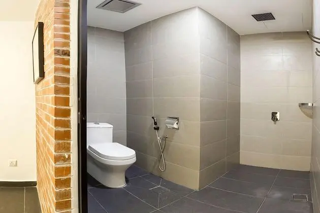 ROOMIES SUITES