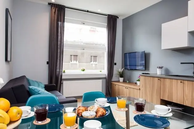 Rooms and Apartments Glossy