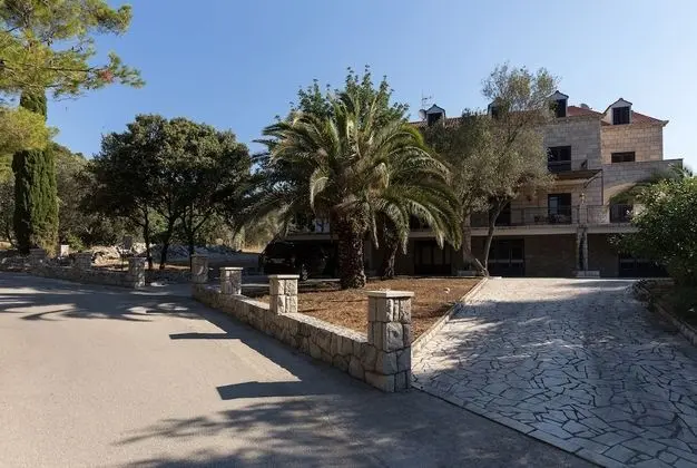 Rooms Villa Basica