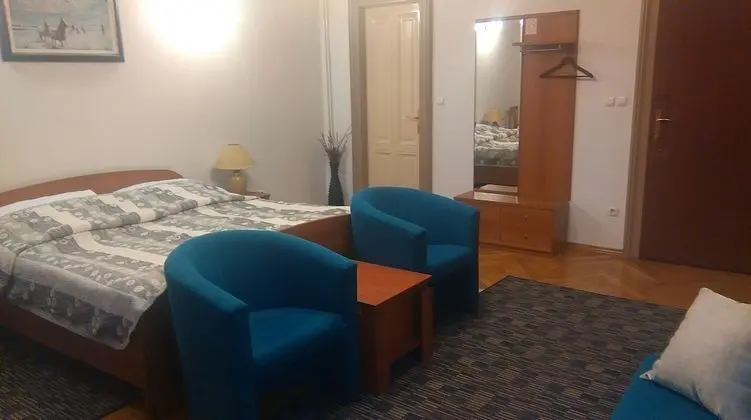 Rooms Europa - Oda