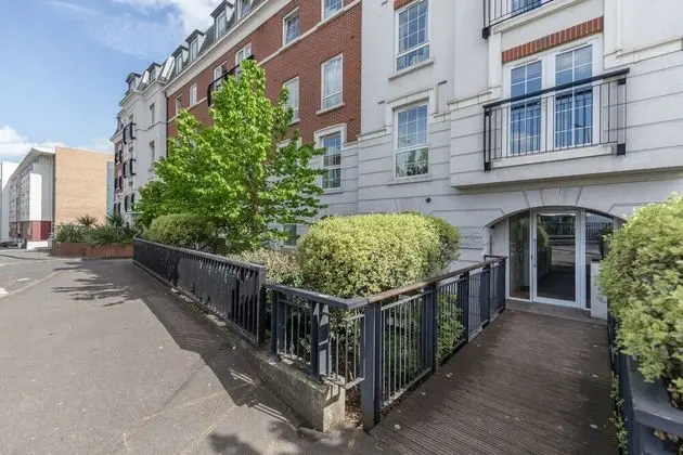 Roomspace Apartments -Central Walk
