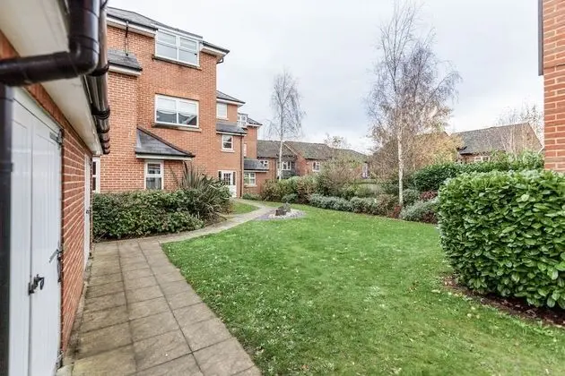 Roomspace Apartments-Courtyard Guildford