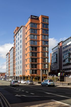Roomzzz Leeds City West