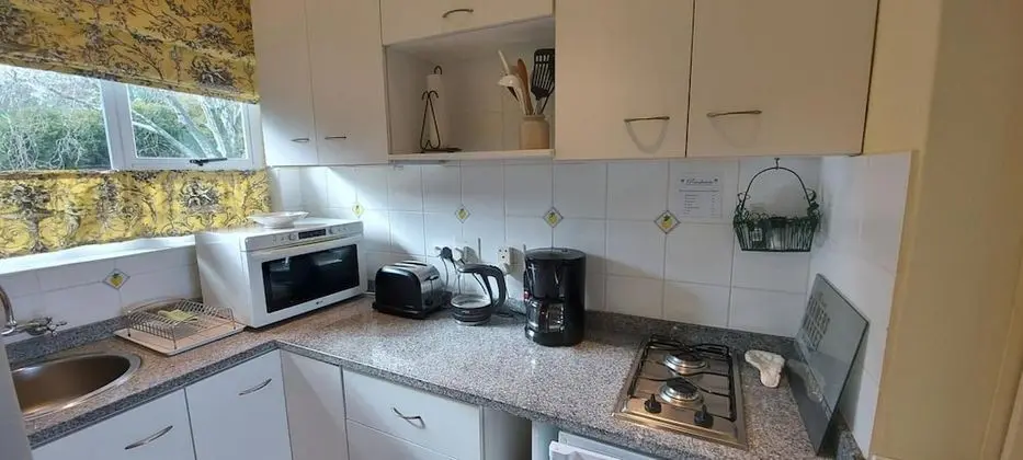 Roosboom Luxury Studio - With Sea View and Kitchen, Ideal for 2 Guests, Capetown - Mutfak