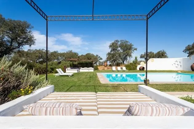 Rosa Estates: The Farmhouse & Stables - Havuz