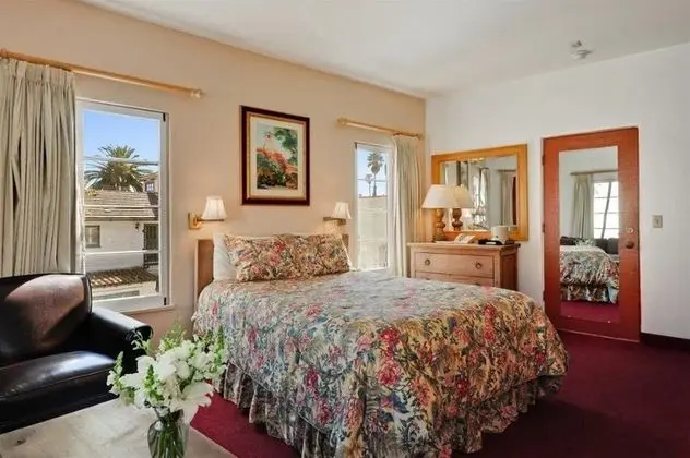 Villa Rosa Inn
