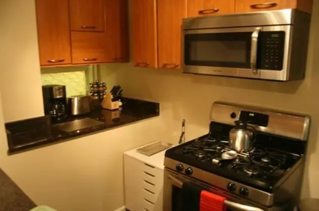 Roscoe Village Guesthouse