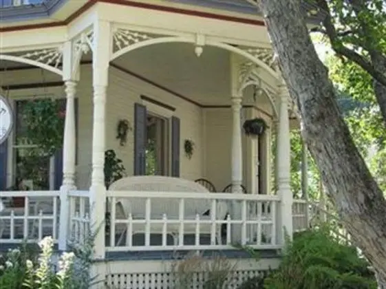 Rose Arbour Bed & Breakfast