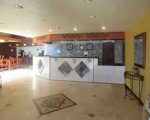 Rose City Inn & Suites - Lobi